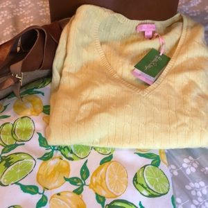 Lily+cashmere=Awesome! Vneck lght yellow sweater
